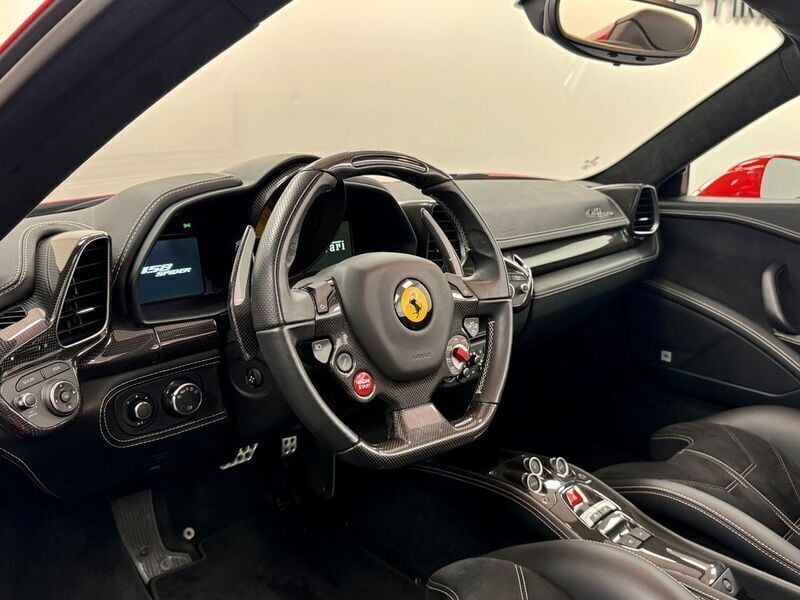 Gebraucht Ferrari 458 570 PS (419 kW) 2015 Rot Cabrio