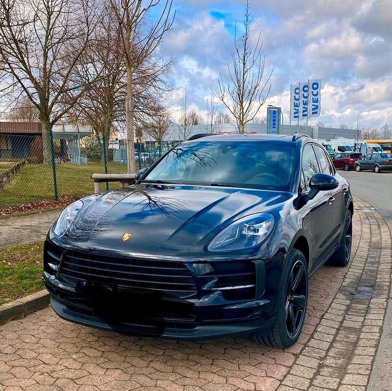Schwarz Gebraucht 2020 Porsche Macan SUV | 52.350 € (Fairer Preis) - Bild 1/4