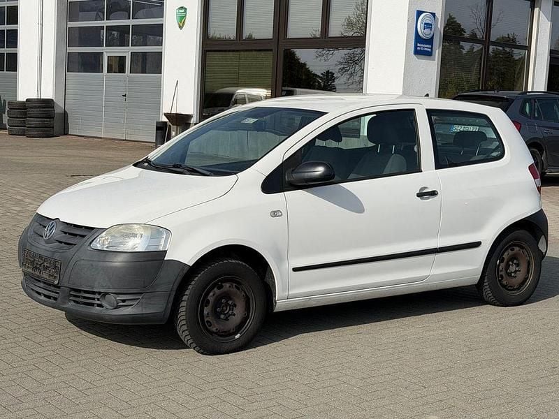 Gebraucht VW Fox Refresh 54 PS (39 kW) 2010 Weiß Kleinwagen