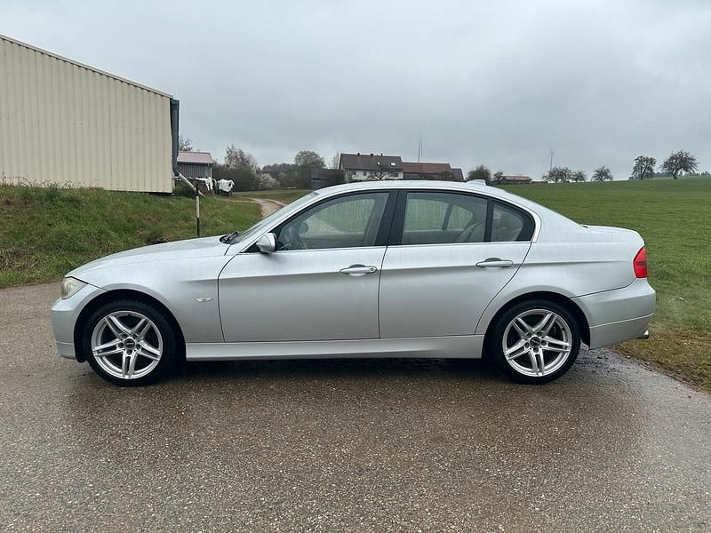 Gebraucht BMW 330 272 PS (200 kW) 2008 Silber Limousine