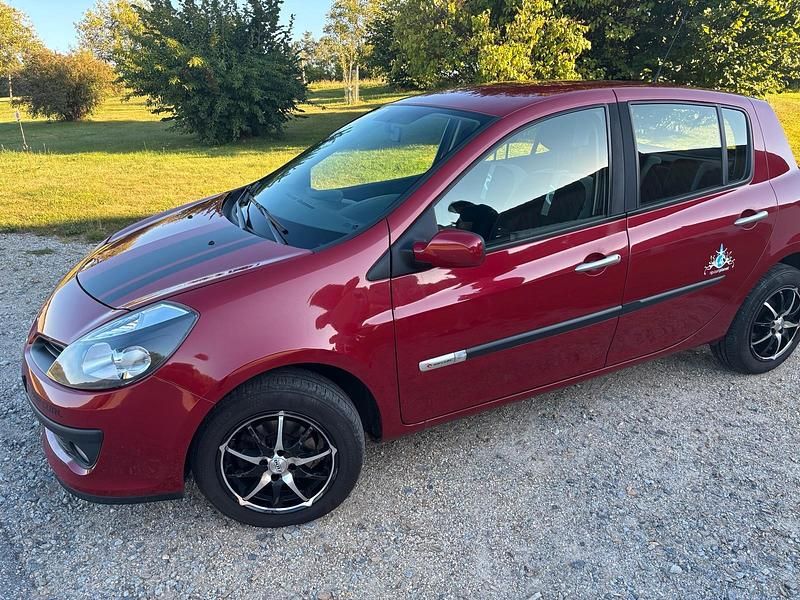 Rot Gebraucht 2009 Renault Clio III Rip Curl Kleinwagen | 2.590 € (Fairer Preis) - Bild 1/4