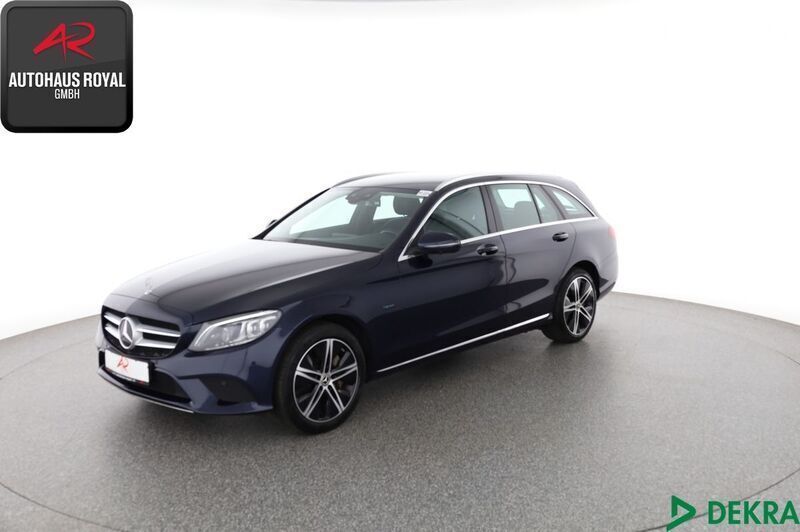 Blau Gebraucht 2020 Mercedes C300e Avantgarde Limousine | 26.480 € (Superpreis) - Bild 1/4