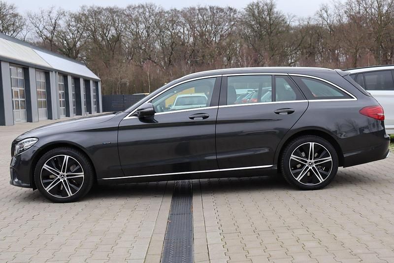 Gebraucht Mercedes C300 306 PS (225 kW) 2021 Grau Kombi
