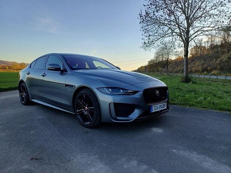 Grau Gebraucht 2020 Jaguar XE R-Dynamic Limousine | 20.890 € (Guter Preis) - Bild 1/4