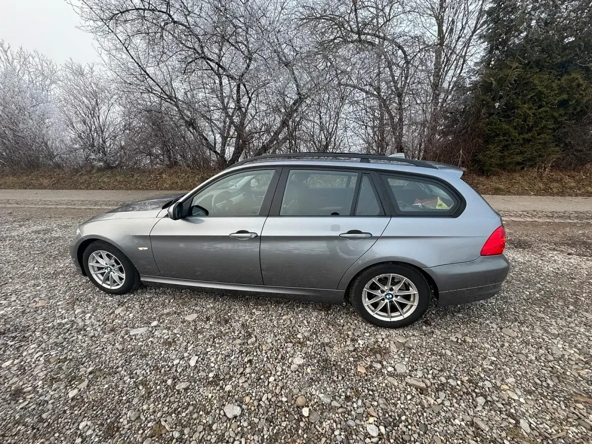 Gebraucht BMW 320 177 PS (130 kW) 2009 Grau Kombi