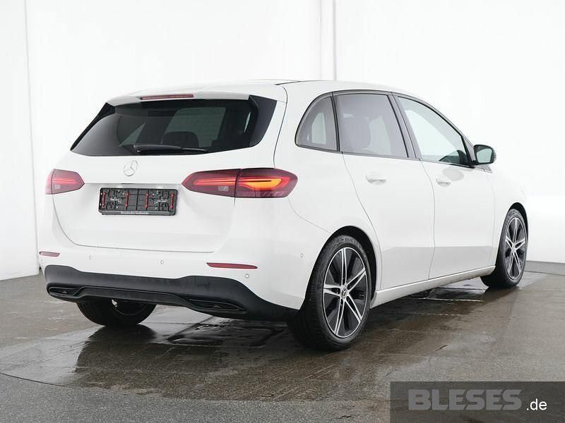 Gebraucht Mercedes B200 Progressive 163 PS (119 kW) 2025 Weiß Van / Kleinbus