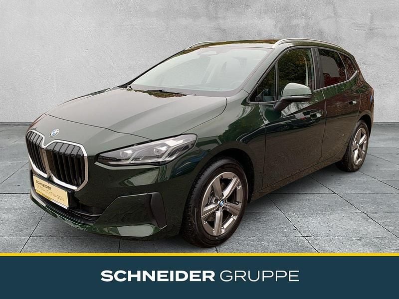 Grün Gebraucht 2024 BMW 216 Active Tourer Sport Line Van / Kleinbus | 27.990 € (Fairer Preis) - Bild 1/4