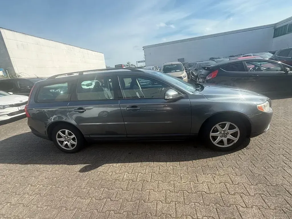 Używany Volvo V70 145 KM (106 kW) 2009 Szary Kombi