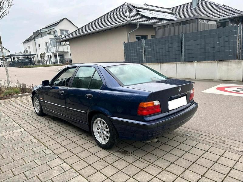 Gebraucht BMW 316 102 PS (75 kW) 1997 Blau Limousine