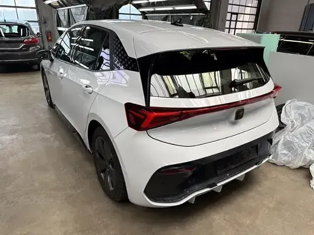 Gebraucht Cupra Born 150 kW (204 PS) 2023 Weiß Kleinwagen