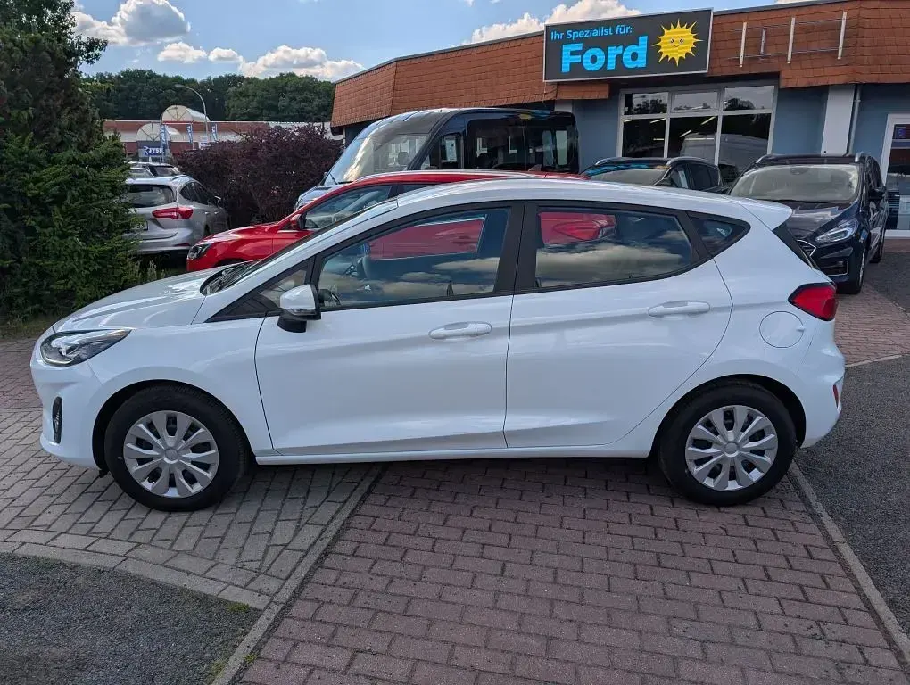 Gebraucht Ford Fiesta 75 PS (55 kW) 2022 Frozen white Kleinwagen