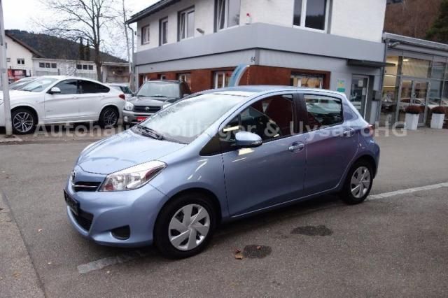 Gebraucht Toyota Yaris Life 99 PS (72 kW) 2012 Blau metallic Kleinwagen