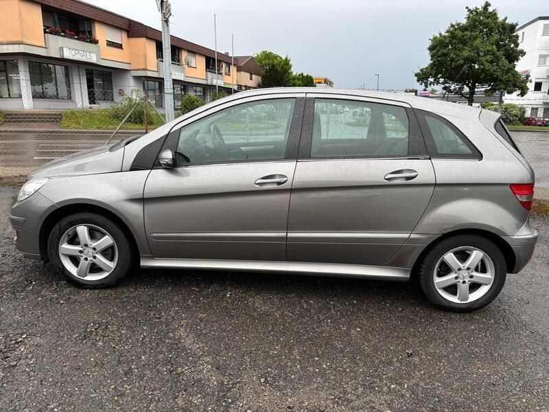 Grau Gebraucht 2006 Mercedes B200 Van / Kleinbus | 5.390 € (Etwas zu teuer) - Bild 1/4