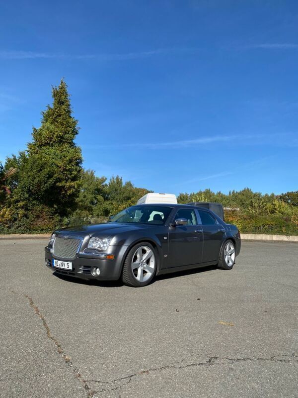 Grau metallic Gebraucht 2007 Chrysler 300C Limousine | 13.900 € - Bild 1/4