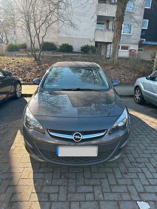 Gebraucht Opel Astra 140 PS (102 kW) 2013 Grau Limousine