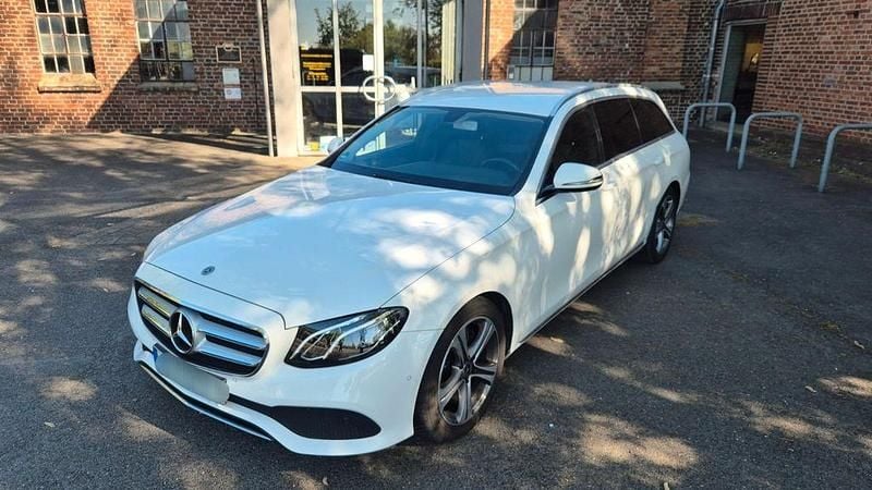 Second-hand Mercedes E200 184 CP (135 kW) 2017 Alb Berlinǎ