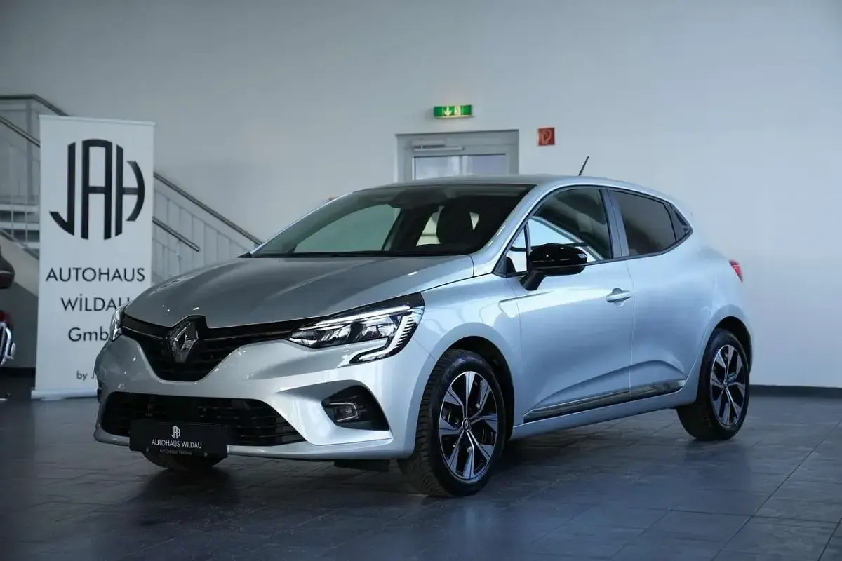 Używany Renault Clio V Evolution 91 KM (66 kW) 2022 Szary Sedan/Limuzyna