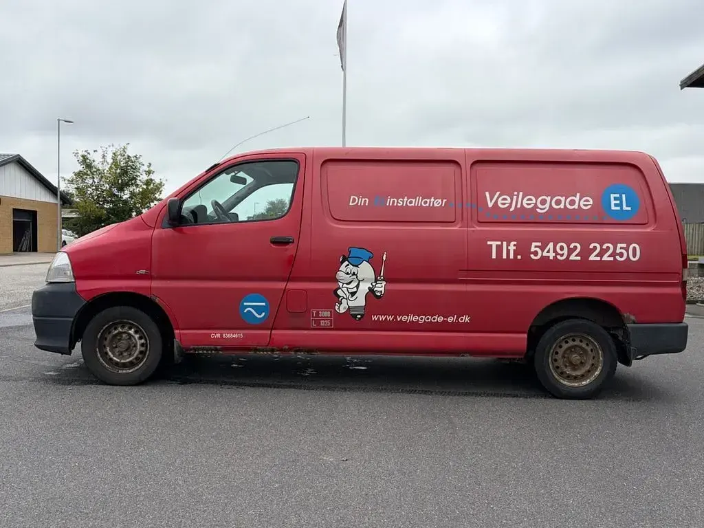 Gebraucht Toyota HiAce 109 PS (80 kW) 2008 Rot Van