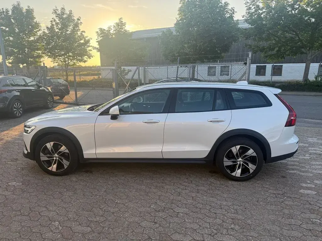 Gebraucht Volvo V60 CC Pro 197 PS (144 kW) 2021 Weiß Kombi