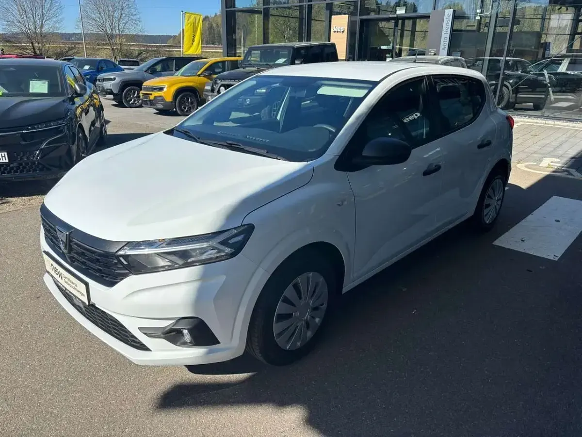 Gebraucht Dacia Sandero Essentiel 101 PS (74 kW) 2022 Weiß Limousine