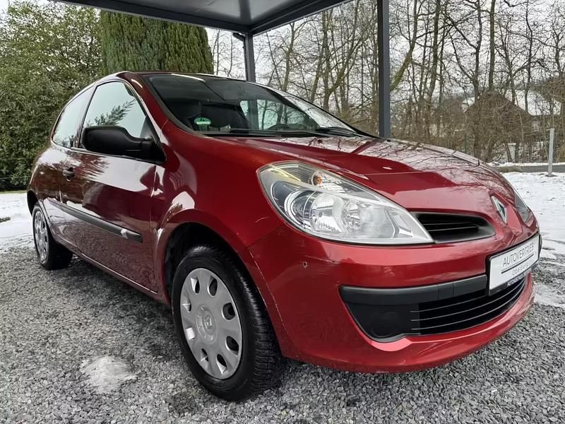 Gebraucht Renault Clio II 75 PS (55 kW) 2007 Rot metallic Kleinwagen