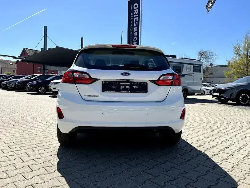 Gebraucht Ford Fiesta Cool & Connect 101 PS (74 kW) 2022 Frost weiß Kleinwagen