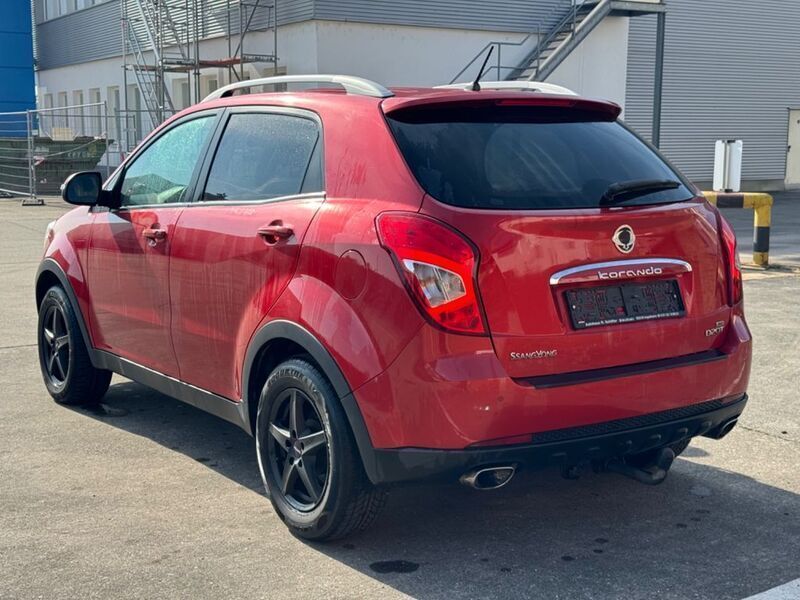 Gebraucht SsangYong Korando 175 PS (128 kW) 2014 Rot SUV