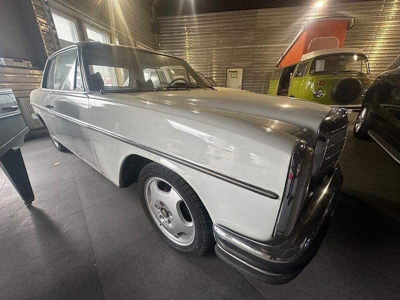 Gebraucht Mercedes 250 131 PS (96 kW) 1971 Weiß Coupé