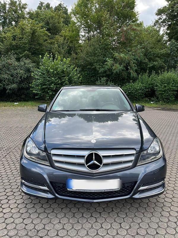 Grau Gebraucht 2013 Mercedes C180 Avantgarde Limousine | 11.900 € (Fairer Preis) - Bild 1/4