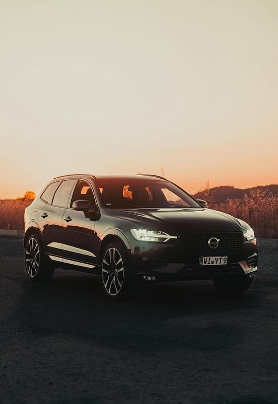 Schwarz Gebraucht 2020 Volvo XC60 R-Design SUV | 28.390 € (Etwas zu teuer) - Bild 1/4