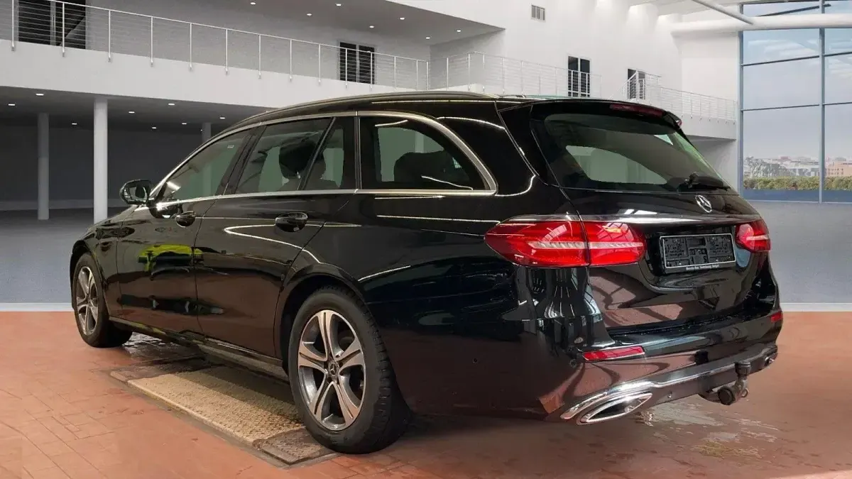 Gebraucht Mercedes E220 Avantgarde 194 PS (142 kW) 2020 Schwarz Kombi