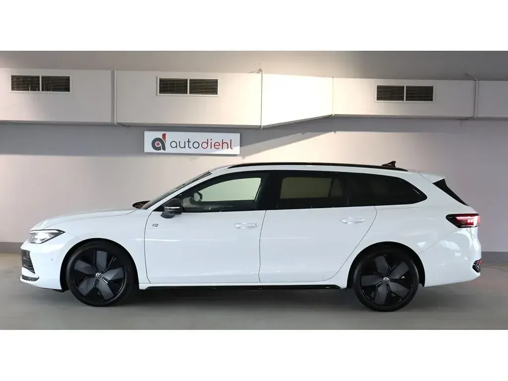Gebraucht VW Passat R-line 150 PS (110 kW) 2025 Weiß Kombi