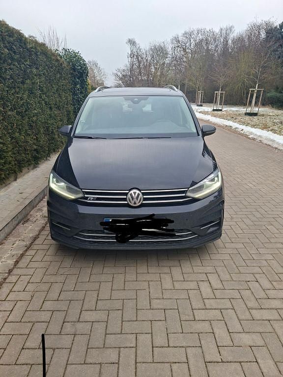 Schwarz Gebraucht 2016 VW Touran Highline Van / Kleinbus | 17.999 € (Fairer Preis) - Bild 1/4
