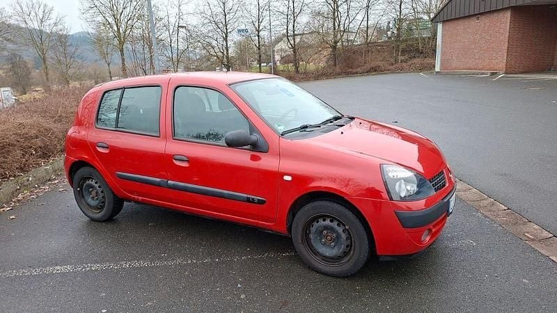 Gebraucht Renault Clio II 58 PS (42 kW) 2003 Rot Limousine