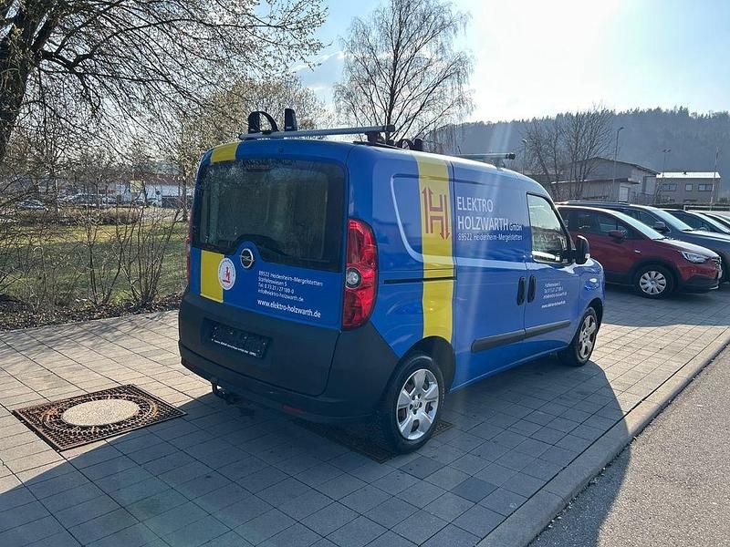 Gebraucht Opel Combo 90 PS (66 kW) 2012 Other Van / Kleinbus