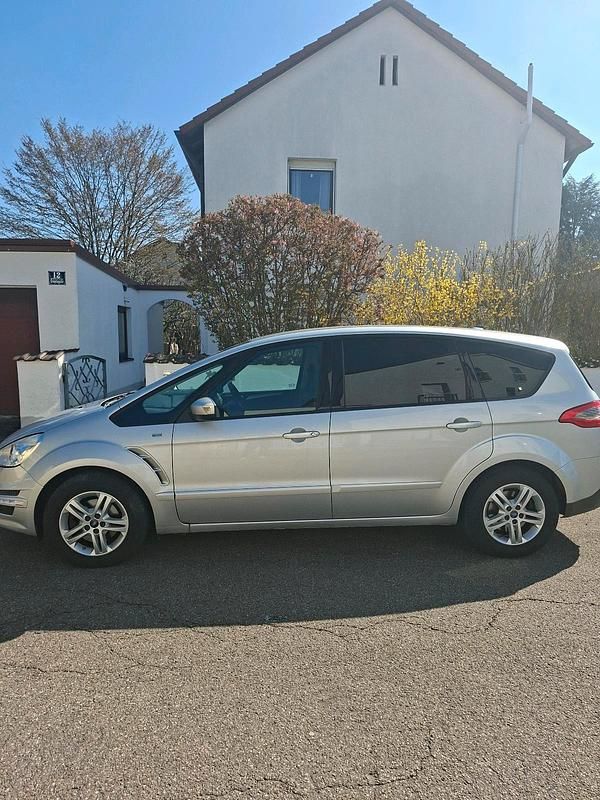 Second-hand Ford S-MAX S 140 CP (102 kW) 2014 Argintiu Monovolum