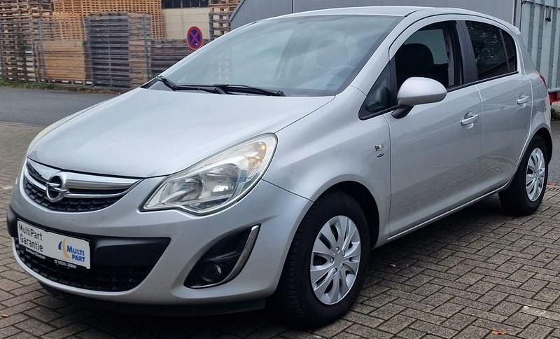 Używany Opel Corsa Satellite 101 KM (74 kW) 2011 Srebrny Sedan/Limuzyna