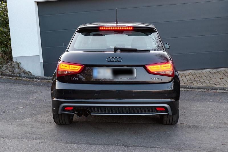 Second-hand Audi A1 S-Line 122 CP (89 kW) 2011 Negru Hatchback