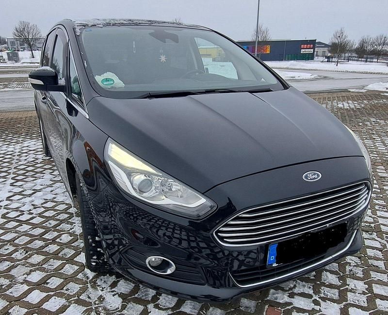 Gebraucht Ford S-MAX Titanium 150 PS (110 kW) 2017 Schwarz Van / Kleinbus