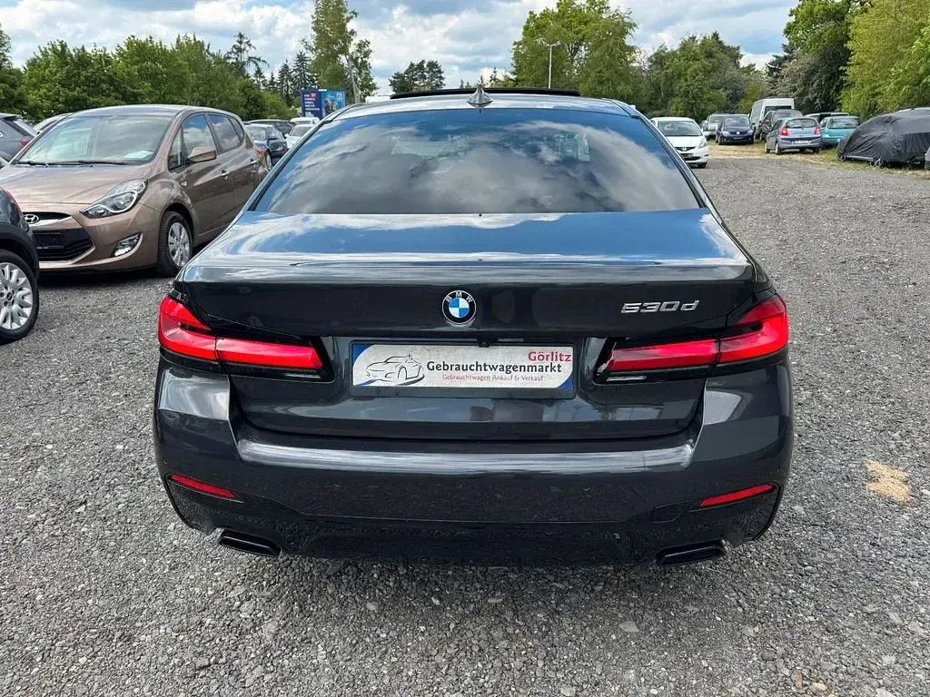 Gebraucht BMW 530 M Sport 286 PS (210 kW) 2023 Sophistograu Limousine