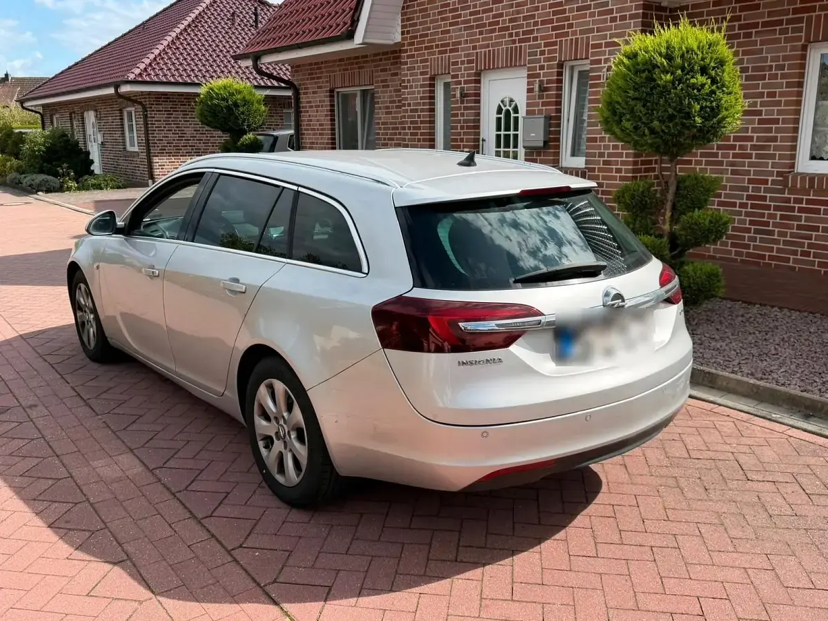 Gebraucht Opel Insignia 163 PS (119 kW) 2014 Silber Kombi