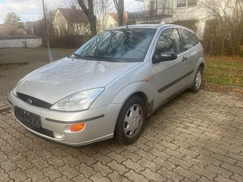 Silber Gebraucht 2001 Ford Focus Limousine | 1.799 € (Fairer Preis) - Bild 1/4