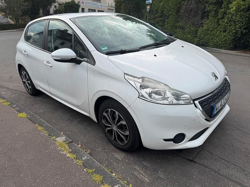 Weiß Gebraucht 2012 Peugeot 208 Kleinwagen | 2.999 € - Bild 1/4