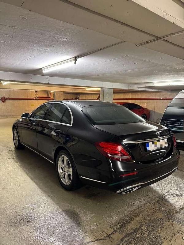 Gebraucht Mercedes E220 194 PS (142 kW) 2016 Schwarz Limousine