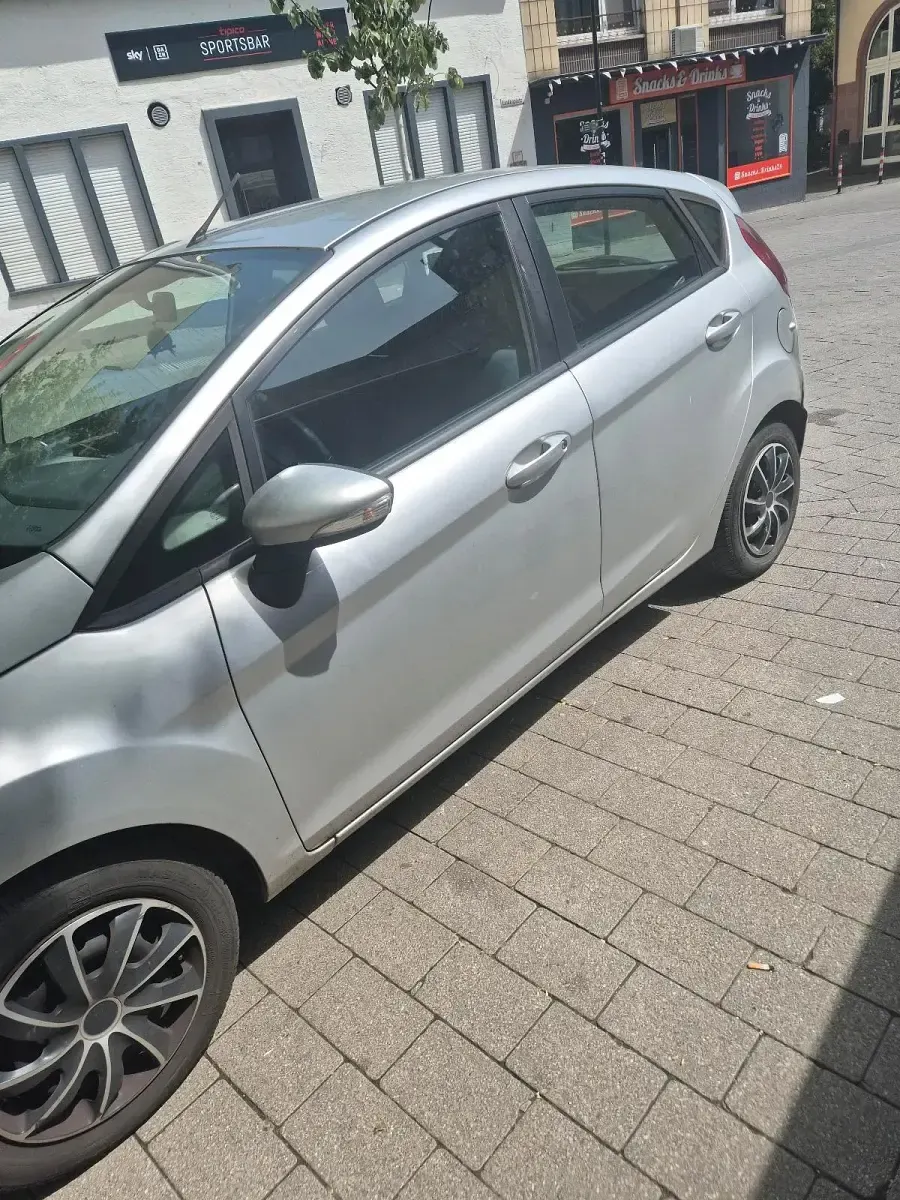 Gebraucht Ford Fiesta 71 PS (52 kW) 2012 Silber Kleinwagen