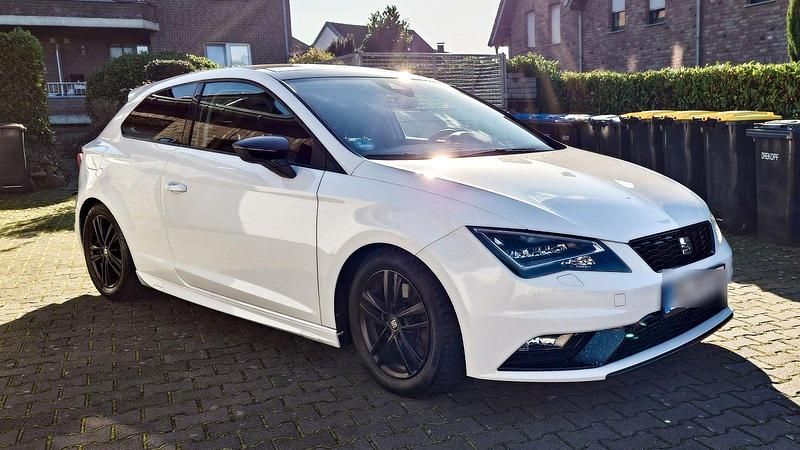 Weiß Gebraucht 2016 Seat Leon SC FR Kleinwagen | 12.400 € (Fairer Preis) - Bild 1/4