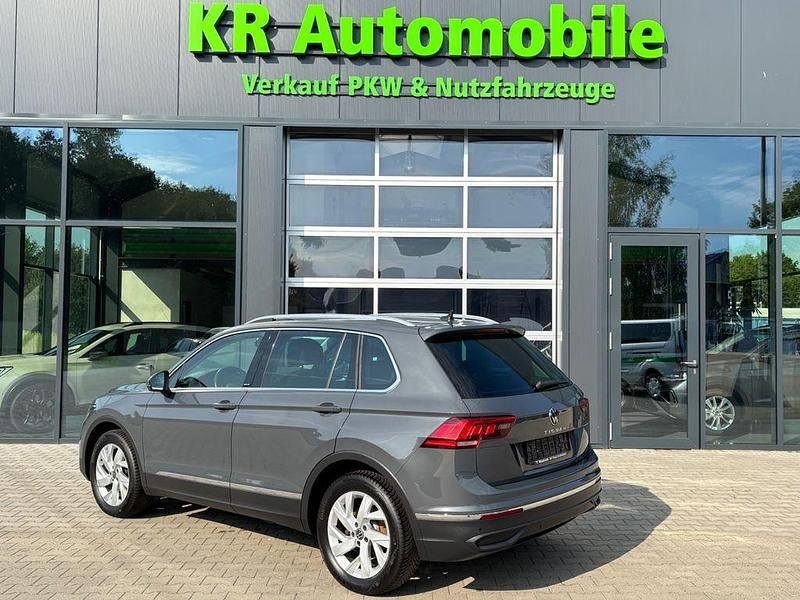 Gebraucht VW Tiguan Move 150 PS (110 kW) 2023 Grau SUV