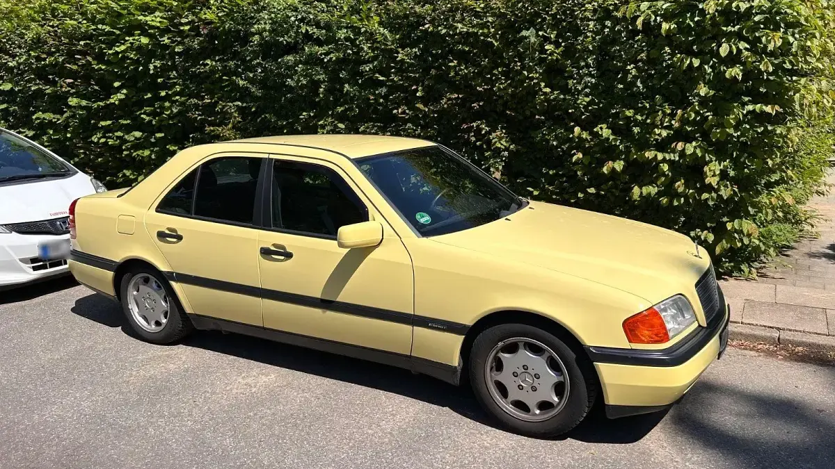 Gebraucht Mercedes C180 122 PS (89 kW) 1995 Gelb Limousine