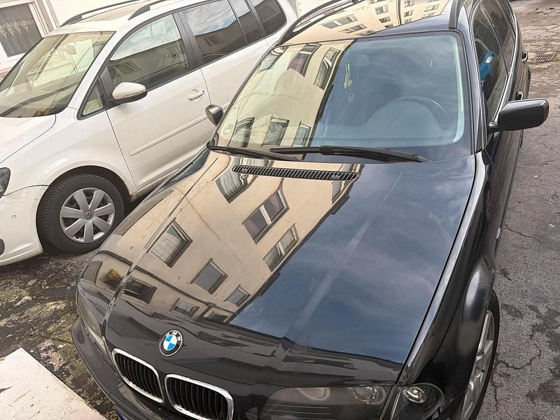 Schwarz Gebraucht 2001 BMW 320 Sport Line Kombi | 1.550 € (Guter Preis) - Bild 1/4