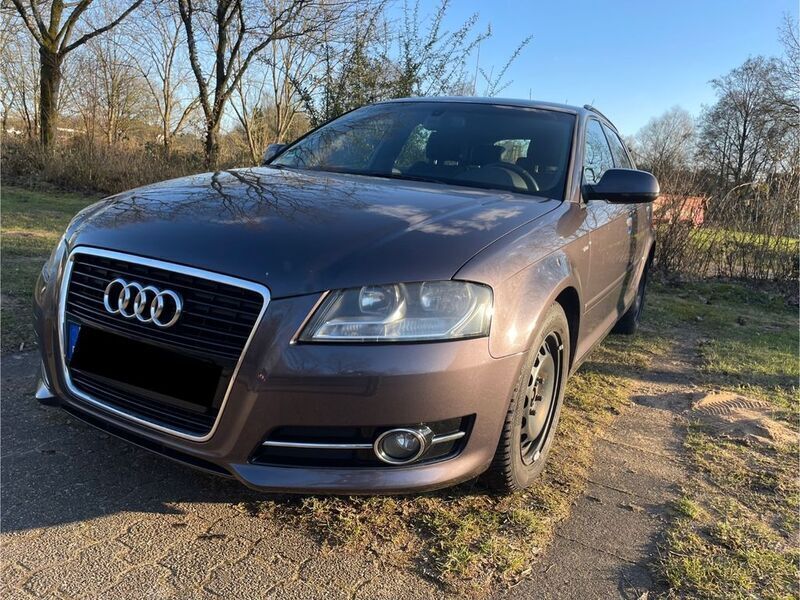 Violett Gebraucht 2012 Audi A3 Sportback S-Line Limousine | 9.900 € (Teuer) - Bild 1/4